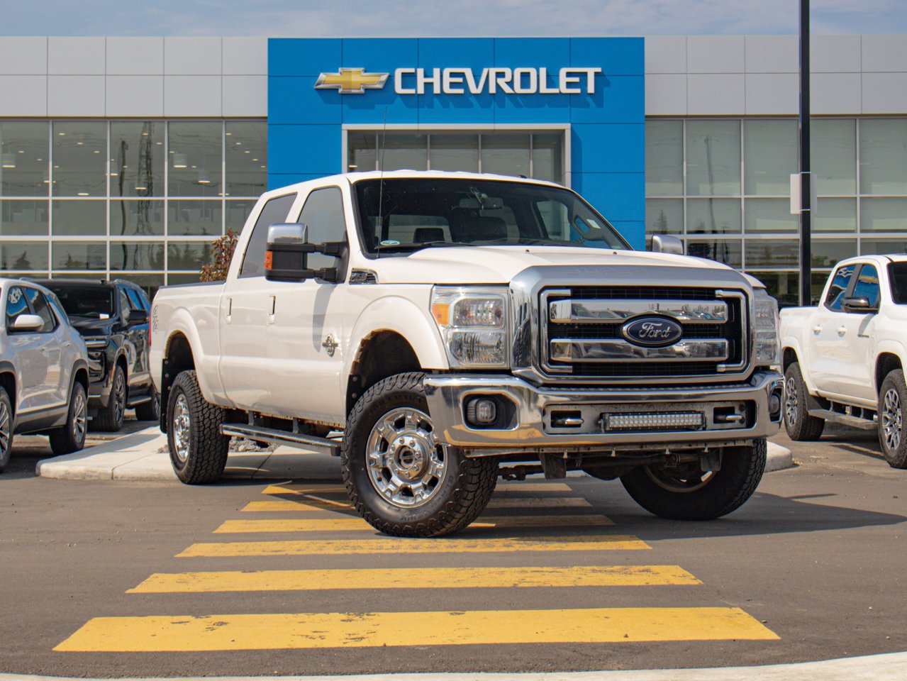 2016 Ford Super Duty F-350 SRW 4WD Crew Cab 156 Lariat White Sherwood Park - photo #1