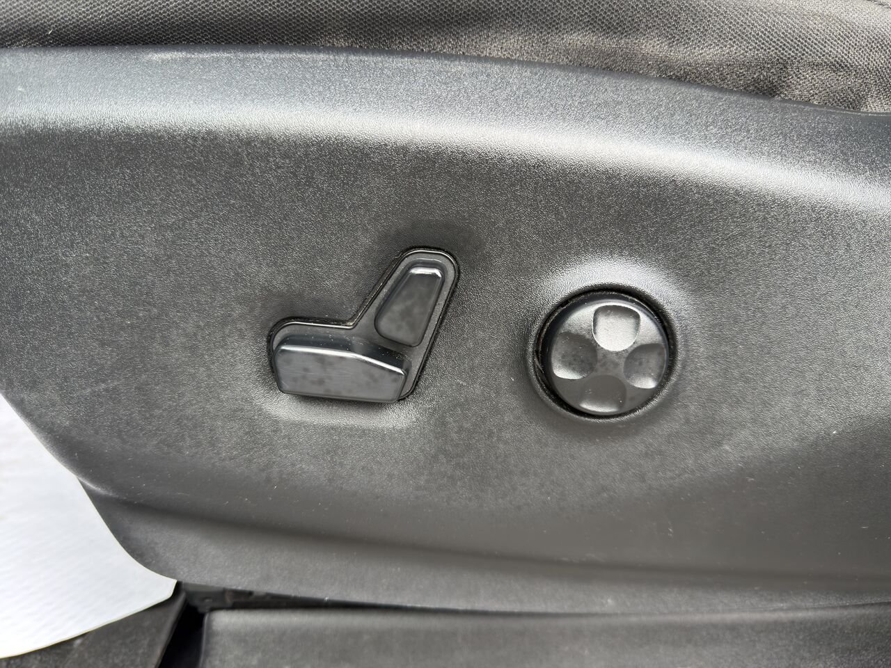 2019 Chrysler Pacifica Black Thetford Mines - photo #14