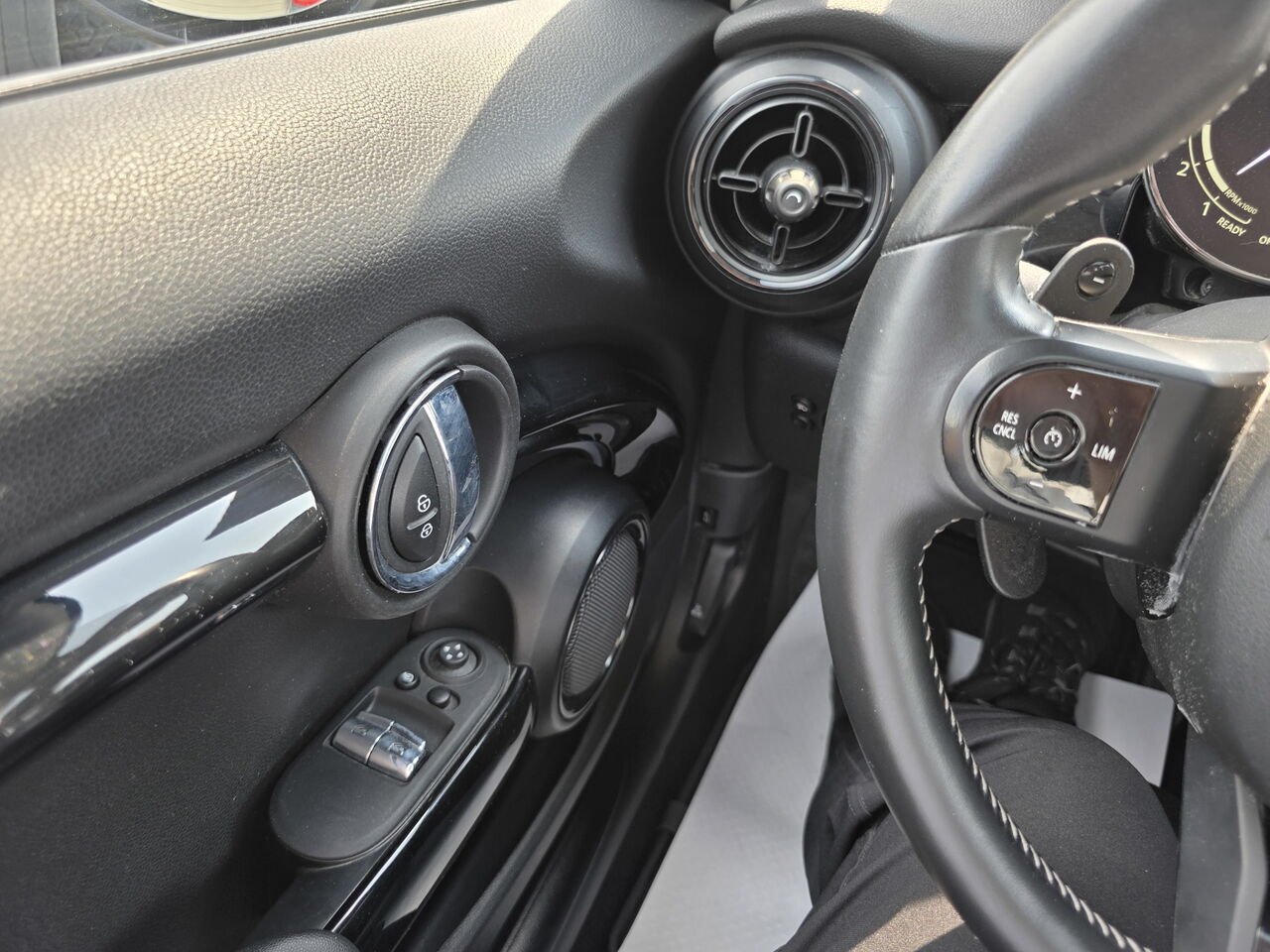 2024 MINI 3 Door Cooper S Rouyn-Noranda - photo #34