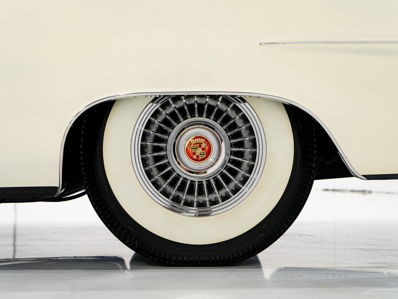 1956 Cadillac Eldorado Seville With Factory A/C | PRIX EN USD White Montreal - photo #47