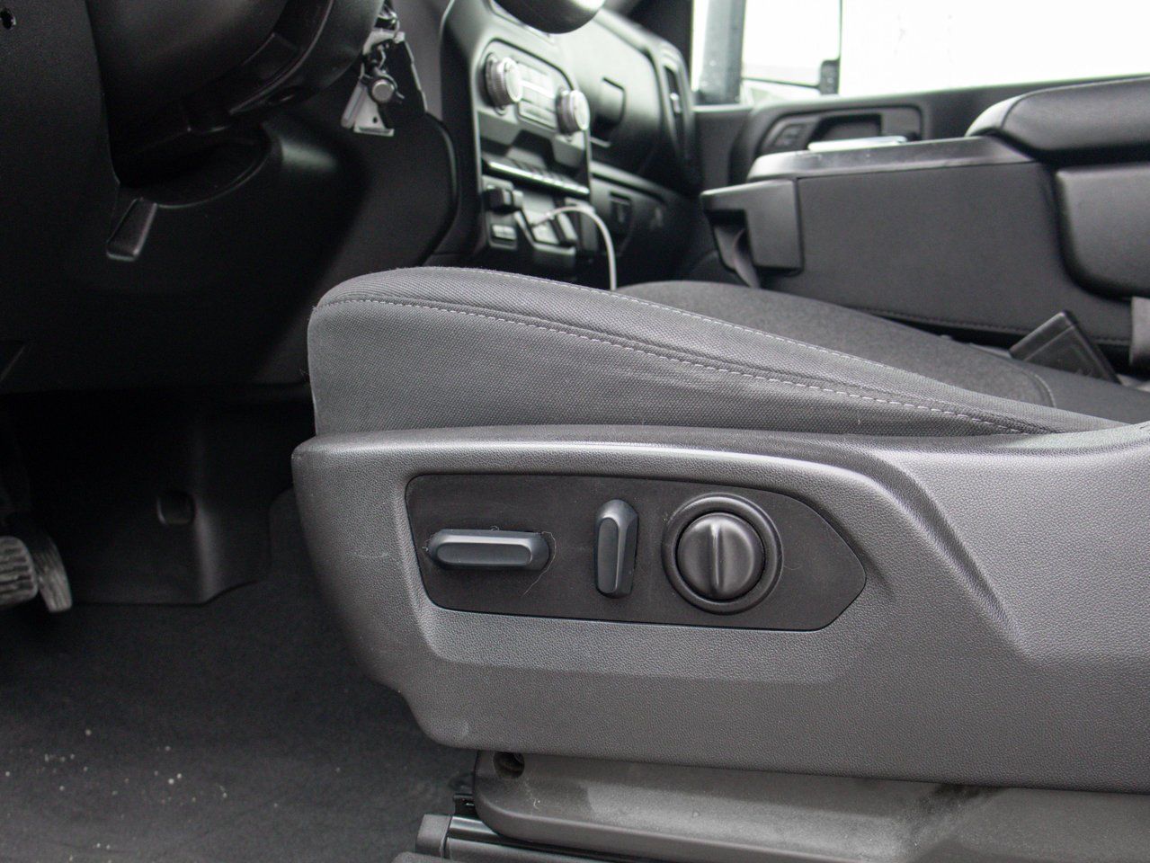 2022 GMC Sierra 2500HD 4WD Crew Cab 159 Pro White Sherwood Park - photo #18