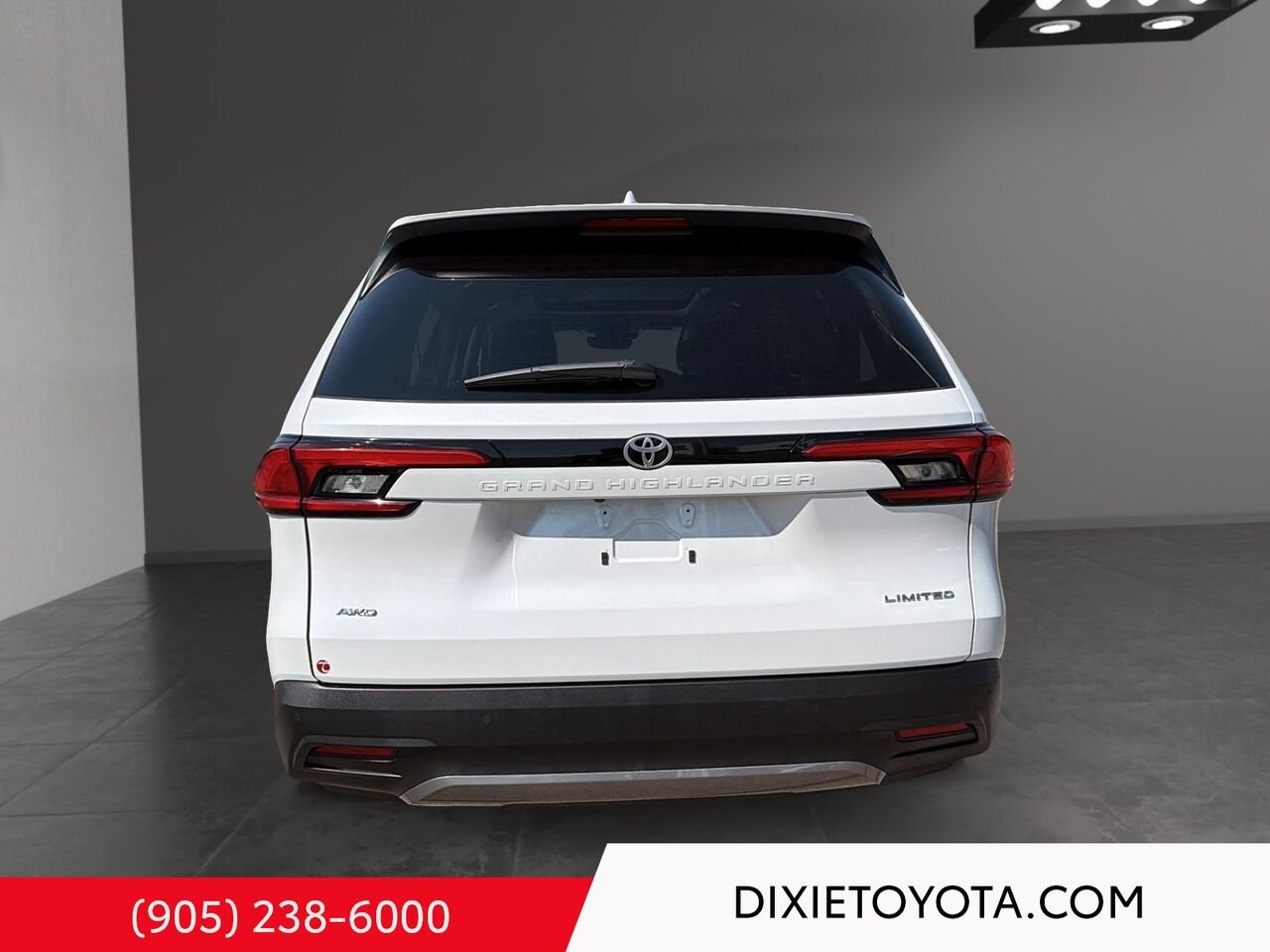 2024 Toyota Grand Highlander LIMITED AWD / CLEAN CARFAX / HEATED AND VENTILATED SEATS / ALLOY WHEELS / MOONROOF / CARPLAY AND ANDROID AUTO White Mississauga - photo #4