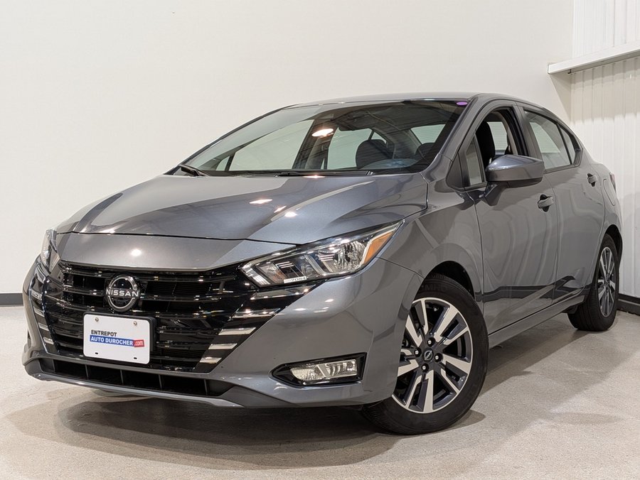 Nissan Versa SV CVT 2024 Gris