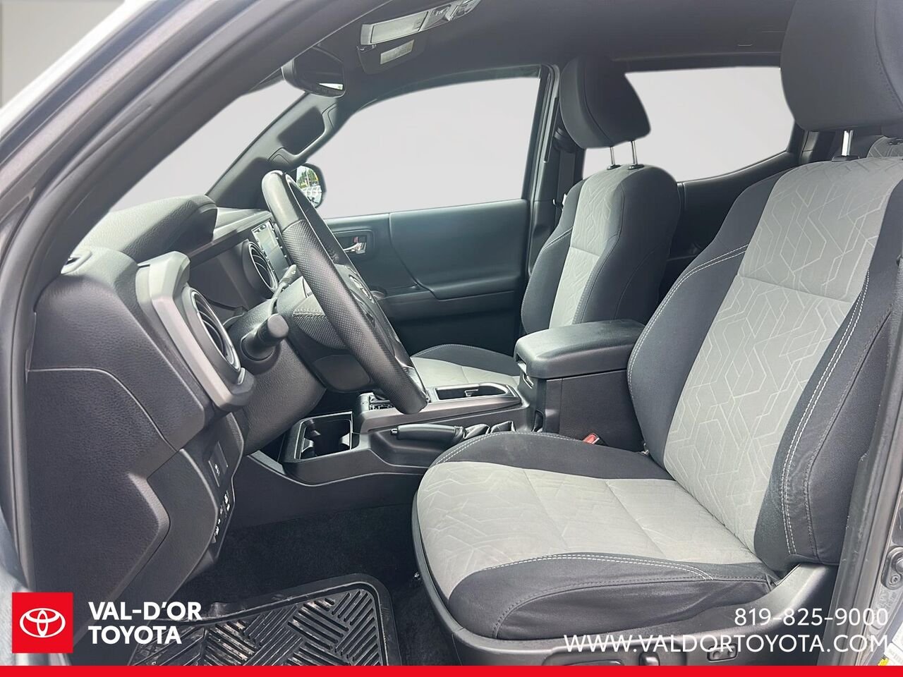 2021 Toyota Tacoma Grey Val-d'Or - photo #7