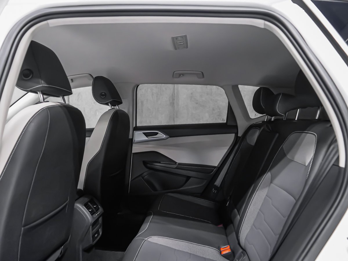 Volkswagen Taos COMFORTLINE APPLE CAR PLAY SIÈGES CHAUFFANTS 2025 Blanc Montréal - photo #6