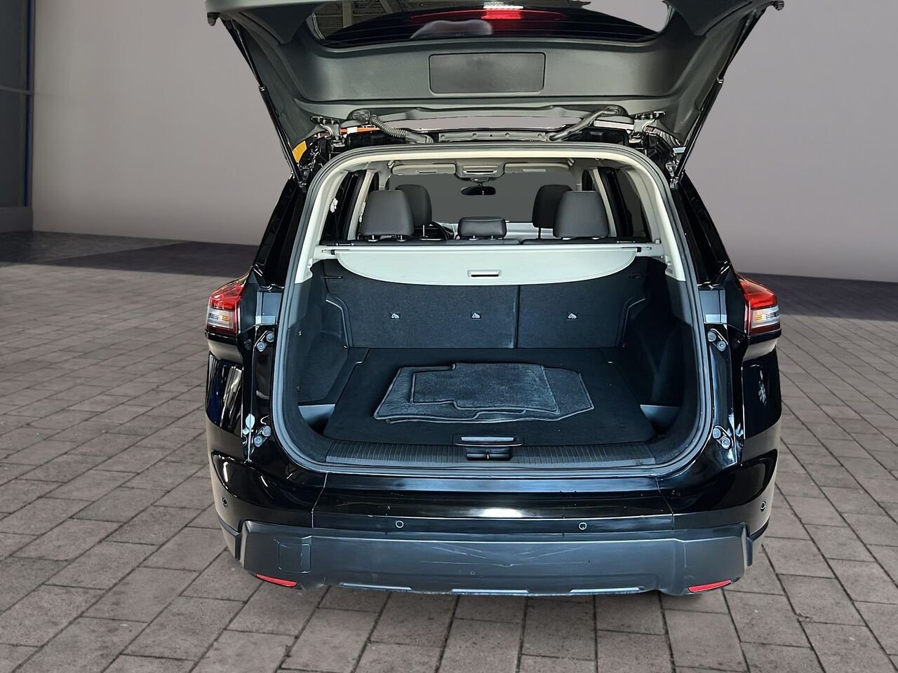2024 Nissan Rogue S Black Québec - photo #5