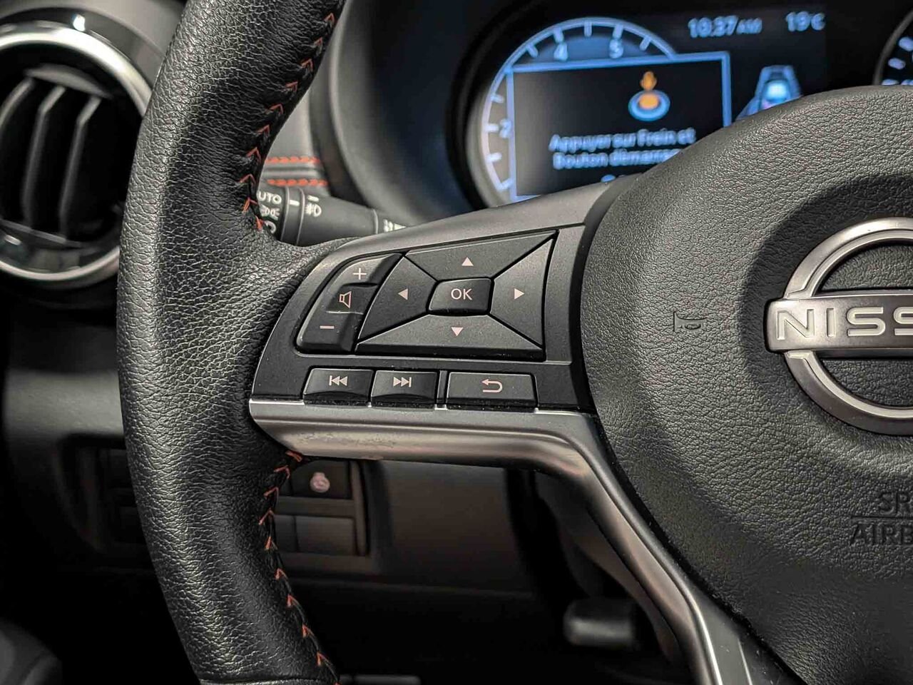 Nissan KICKS SR Cuir Volant et Sièges Chauffants 2023 Rouge Sherbrooke - photo #17