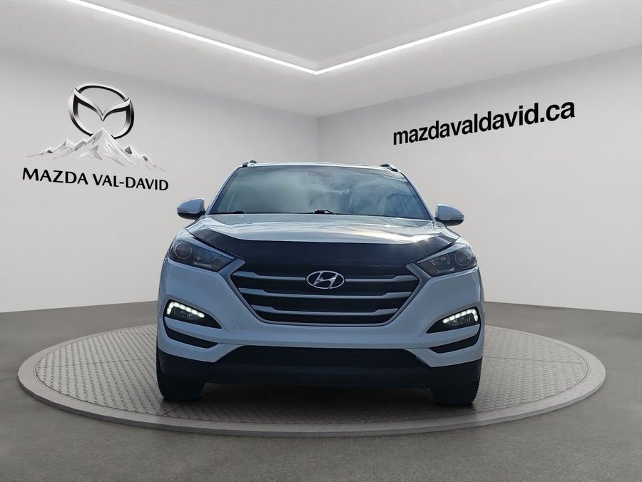 Hyundai Tucson 2.0L SE AWD, Sièges en cuir, Toit ouvrant panoramique, Écran tactile, 2018 Blanc