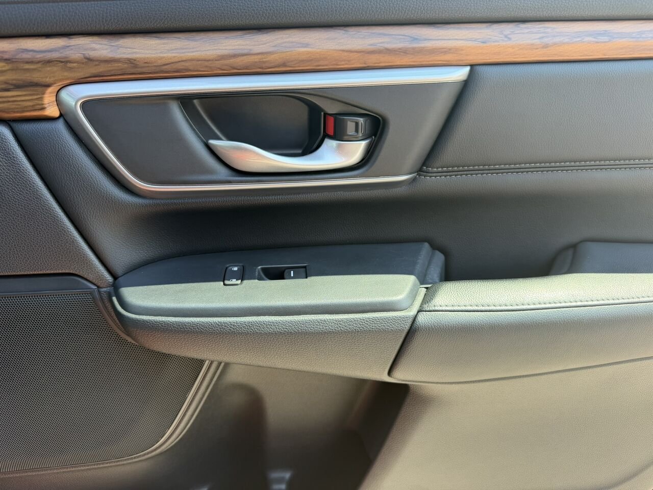 2017 Honda CR-V TOURING AWD Red Laval - photo #19