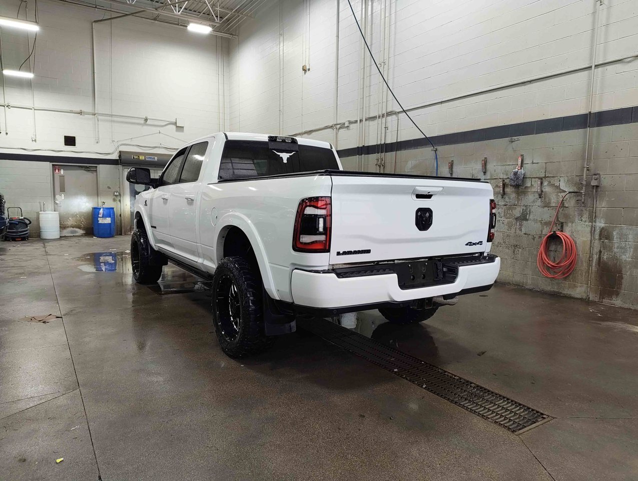 2021 Ram 2500 Laramie 4x4 Crew Cab 6'4 Box White Sherwood Park - photo #4