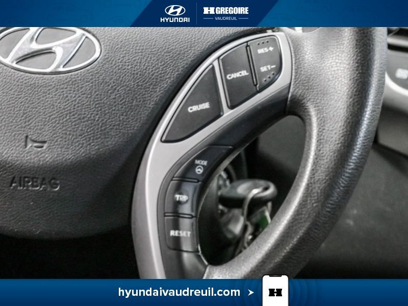 2016 Hyundai Elantra White Laval - photo #21