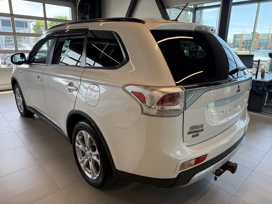 Mitsubishi Outlander SE AWD, 7 passagers, Démarreur à distance 2015 Blanc