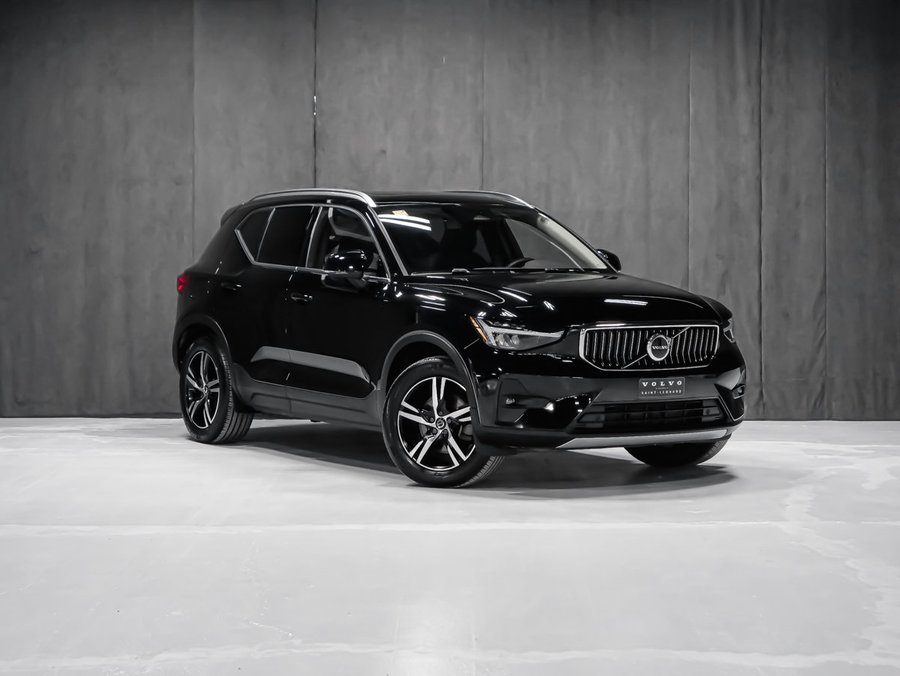 2023 Volvo XC40 B5 PLUS DARK BLACK SOLID