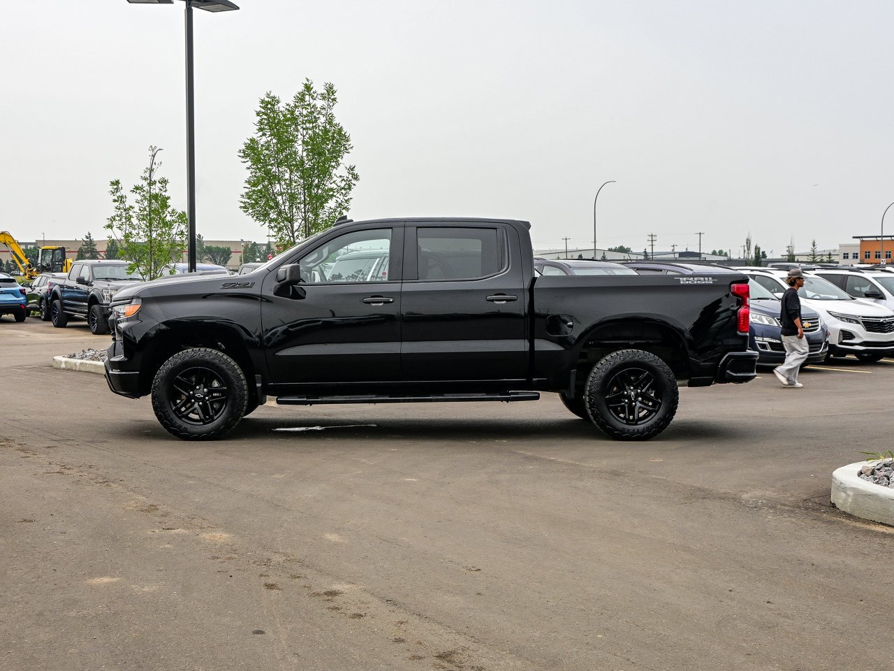 2025 Chevrolet Silverado 1500 4WD Crew Cab 147 Custom Trail Boss Black Sherwood Park - photo #9