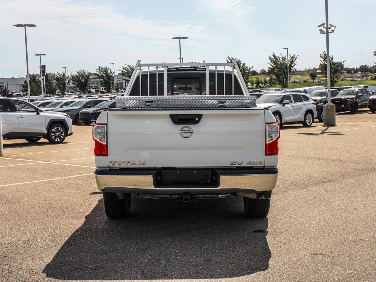 2017 Nissan Titan 4WD Crew Cab SV White Sherwood Park - photo #6