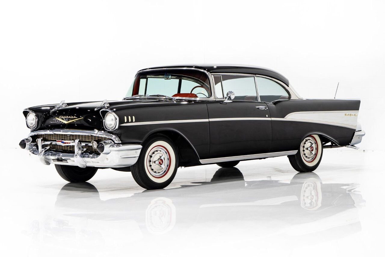 Chevrolet Bel Air Beautifully presented. Restored in desirable color combo | PRIX EN USD 1957 Noir Montréal - photo #0