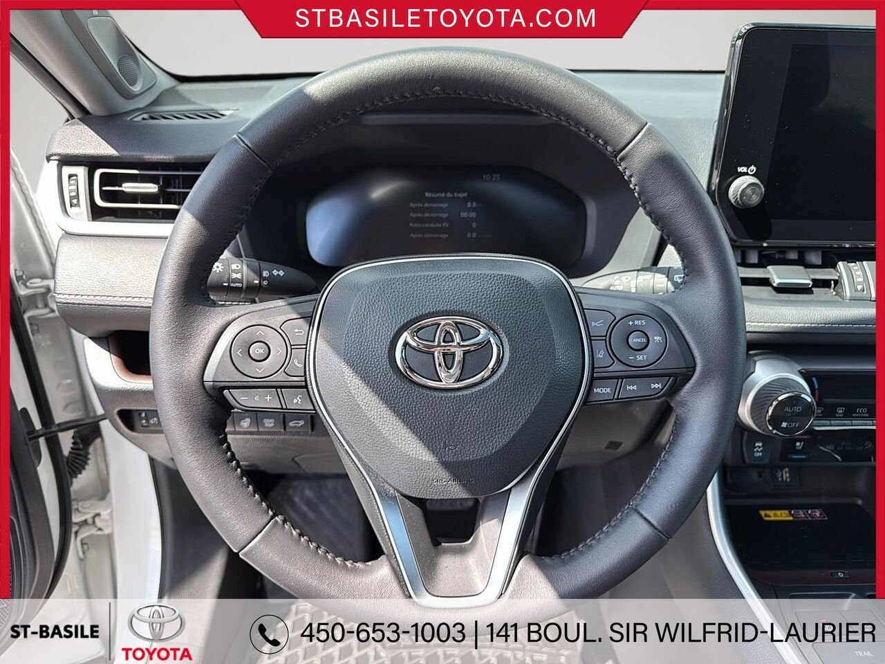 Toyota RAV4 Hybride 2023 Frisson glacé nacré Saint-Basile-le-Grand - photo #14