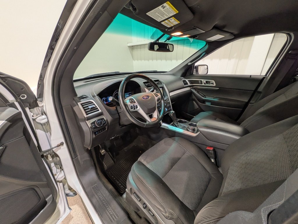2013 Ford Explorer 4WD 4dr XLT White Val-David - photo #9