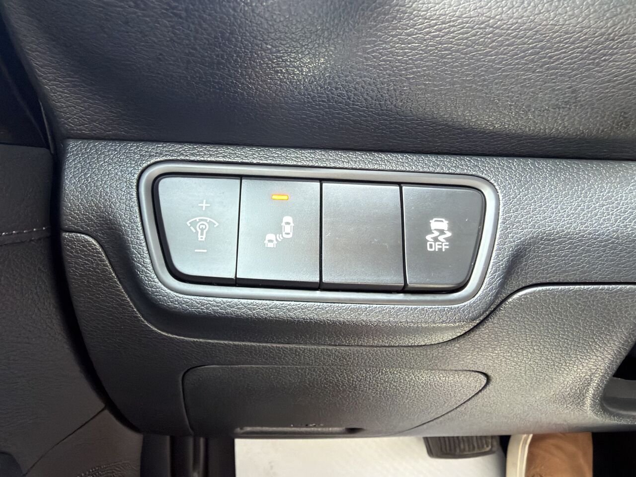 2024 Kia Forte White Thetford Mines - photo #15