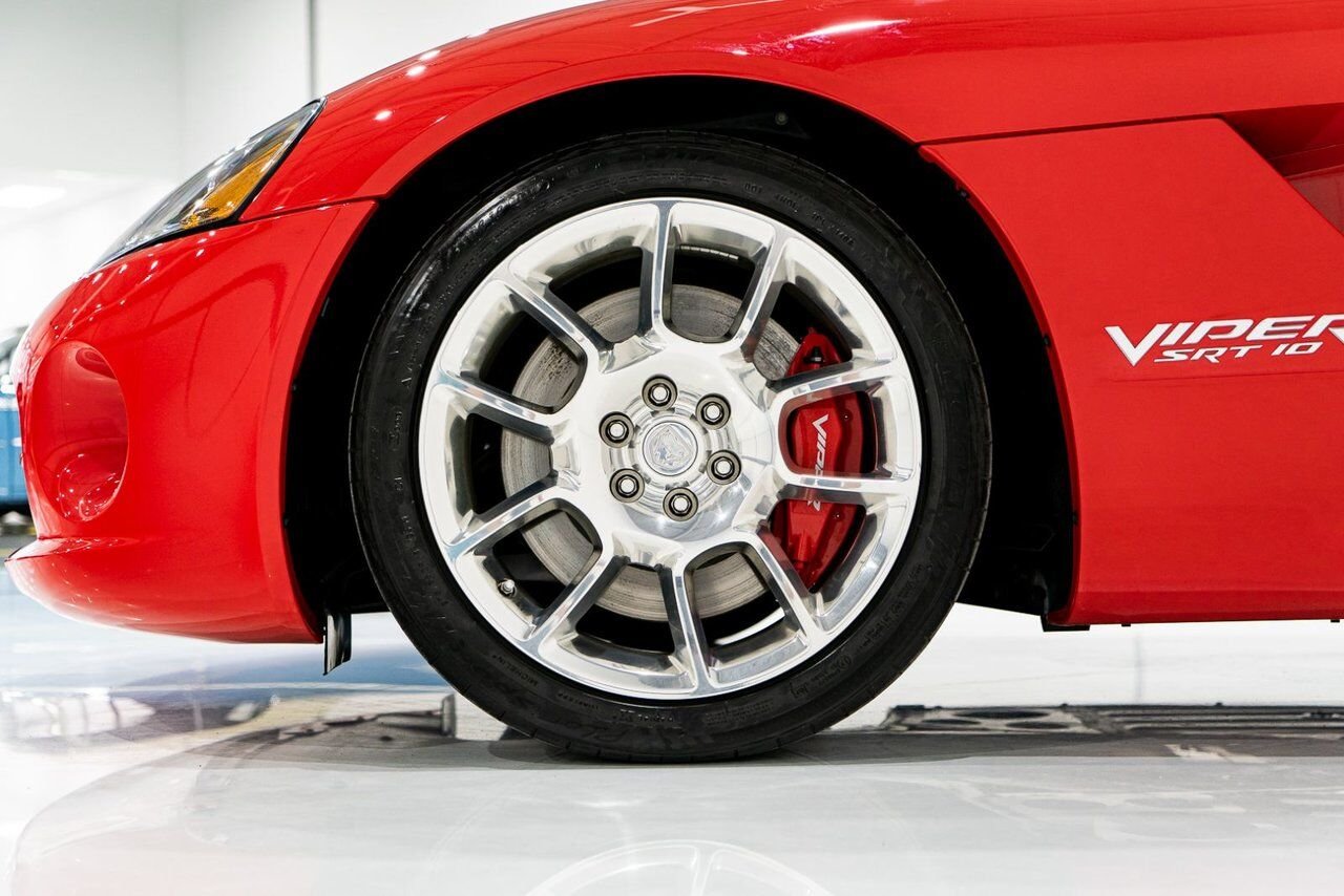 Dodge Viper Clean Title With Only 2,063 km (1,282 Miles) From New 2008 Rouge Montréal - photo #72