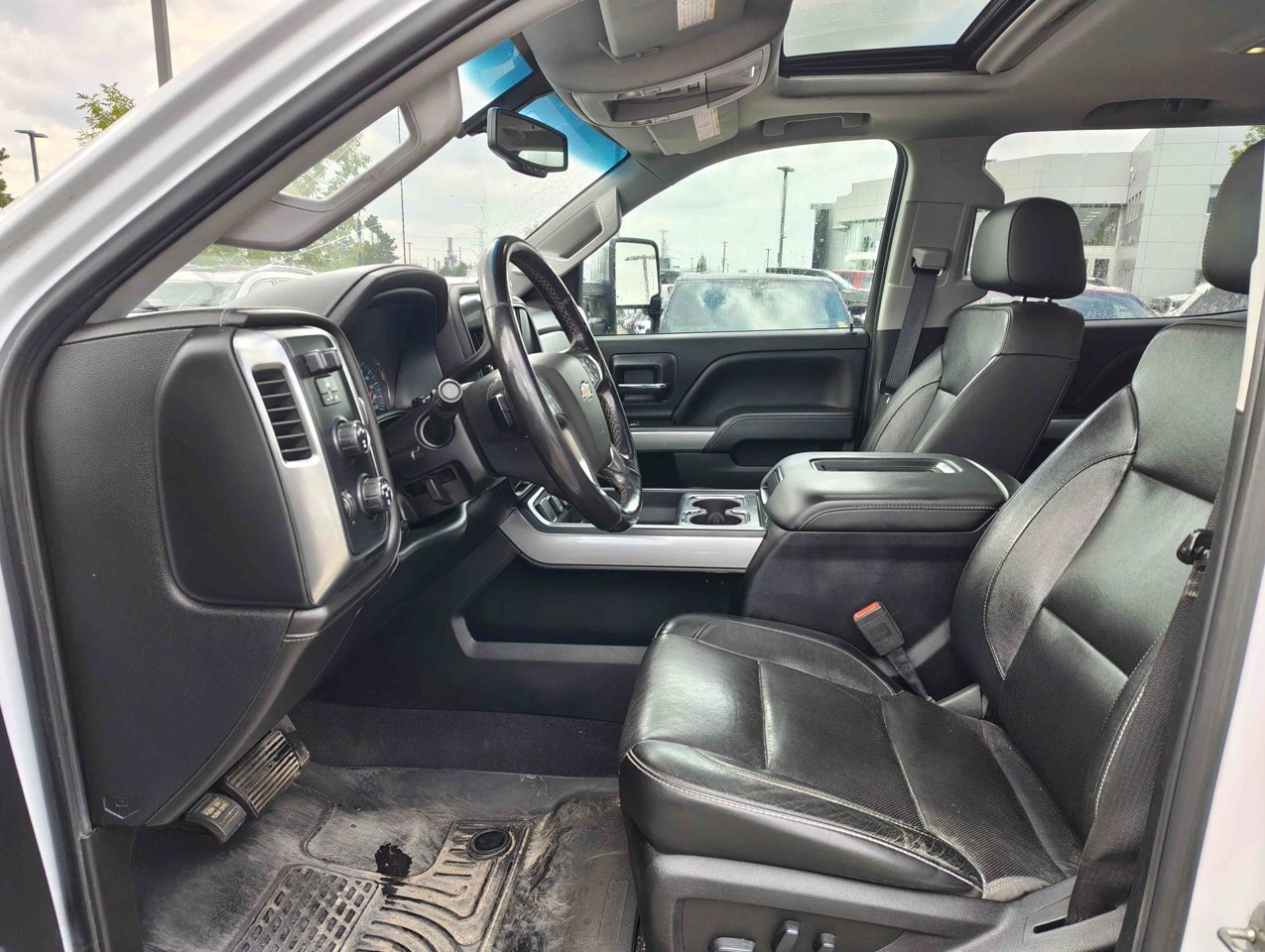 2019 Chevrolet Silverado 2500HD 4WD Crew Cab 153.7 LTZ White Sherwood Park - photo #6