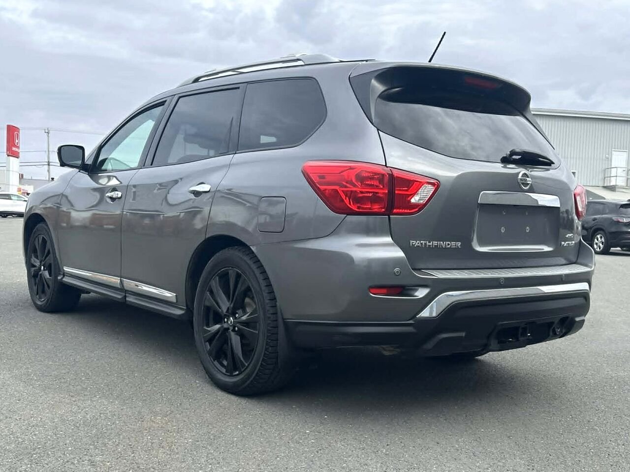 2018 Nissan Pathfinder Platine 4x4 Grey Matane - photo #2