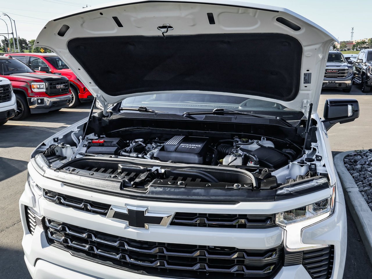 2024 Chevrolet Silverado 1500 4WD Crew Cab 147 RST White Sherwood Park - photo #9