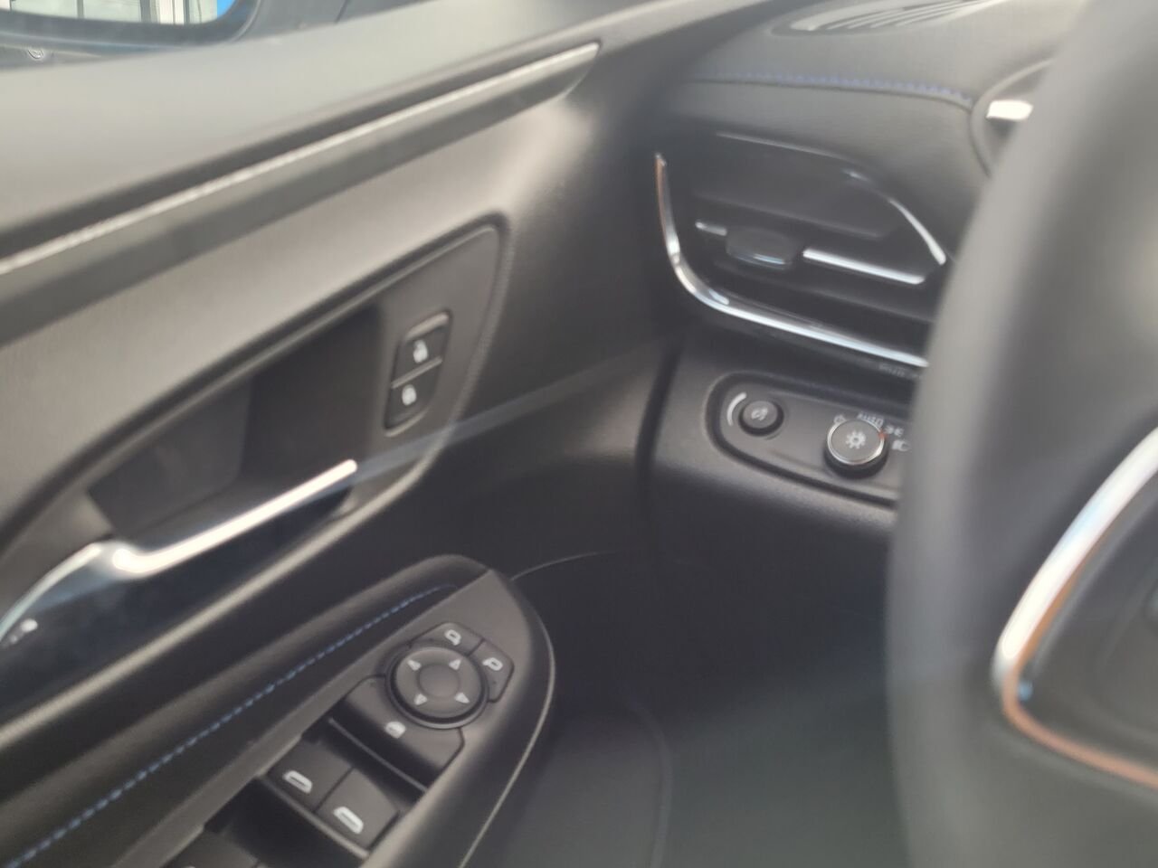 2026 Buick Envista Tourisme sport 4 portes TA Summit White Thetford Mines - photo #11