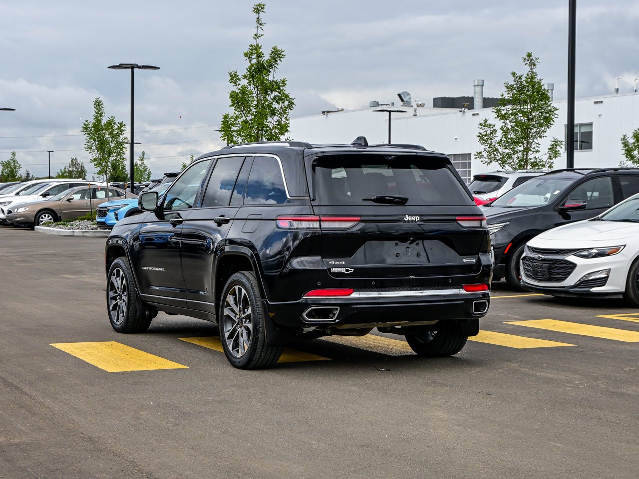 2023 Jeep Grand Cherokee Overland 4x4 Black Sherwood Park - photo #10