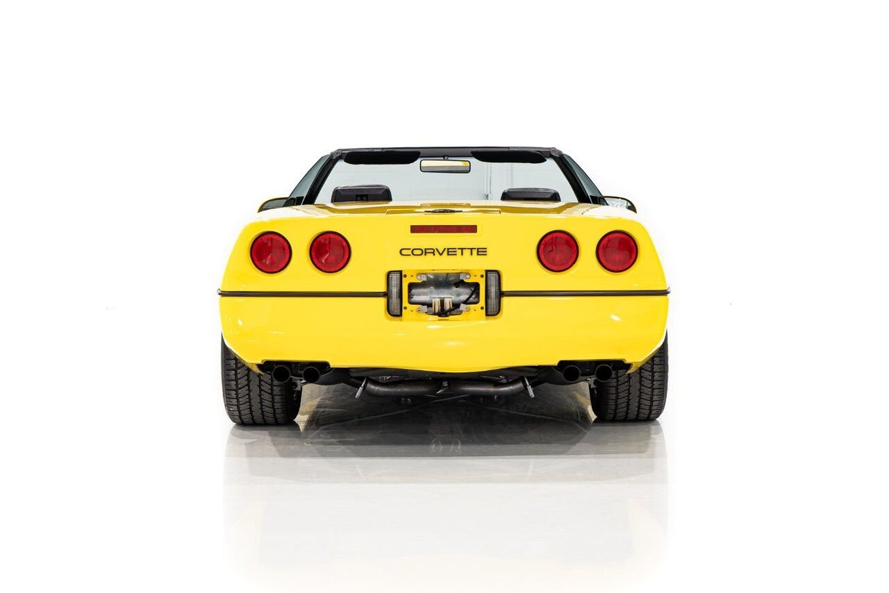 1986 Chevrolet Corvette Pace Car livery with only 17,380km (10,800miles) Yellow Montreal - photo #1