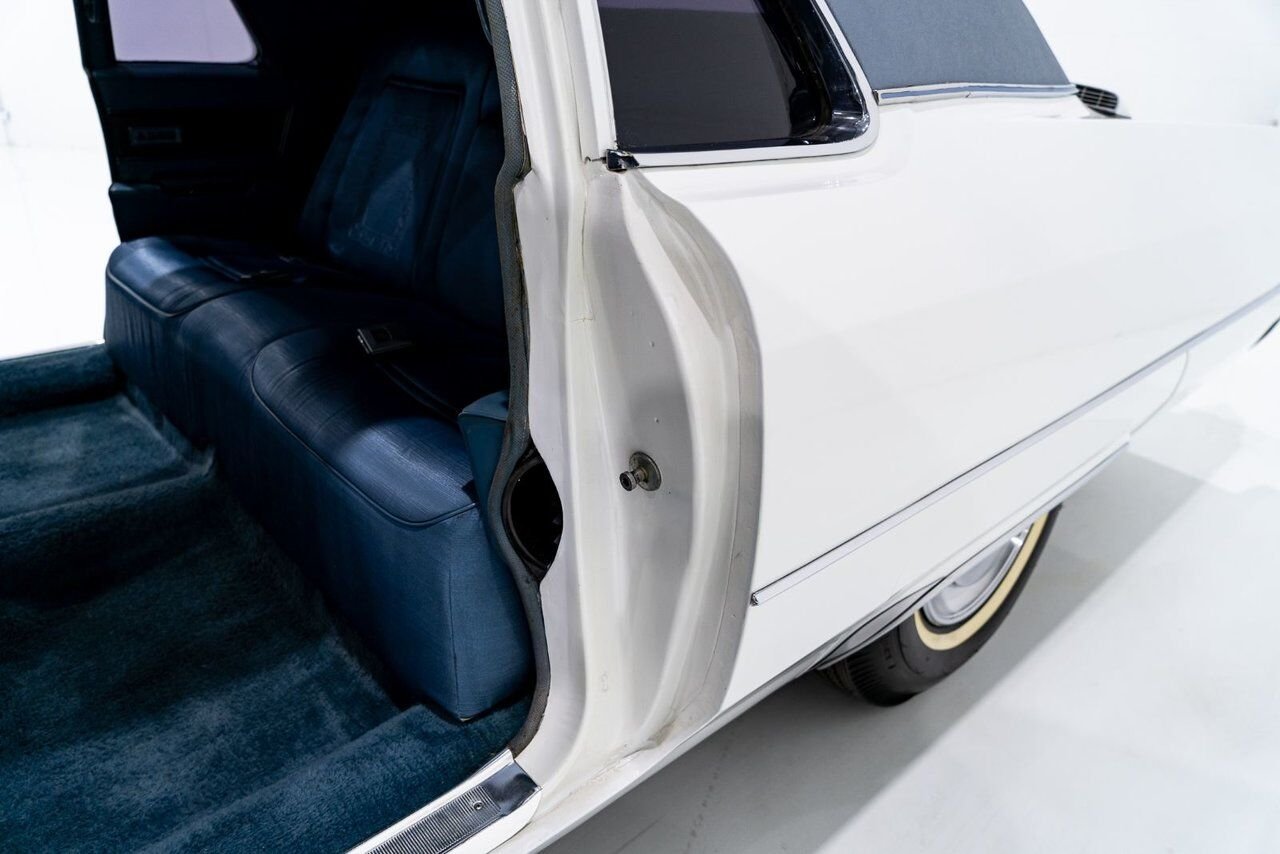 Cadillac Fleetwood **PRICE IN USD** Factory Limo dual AC with only 18,892 miles 1966 Blanc Montréal - photo #64