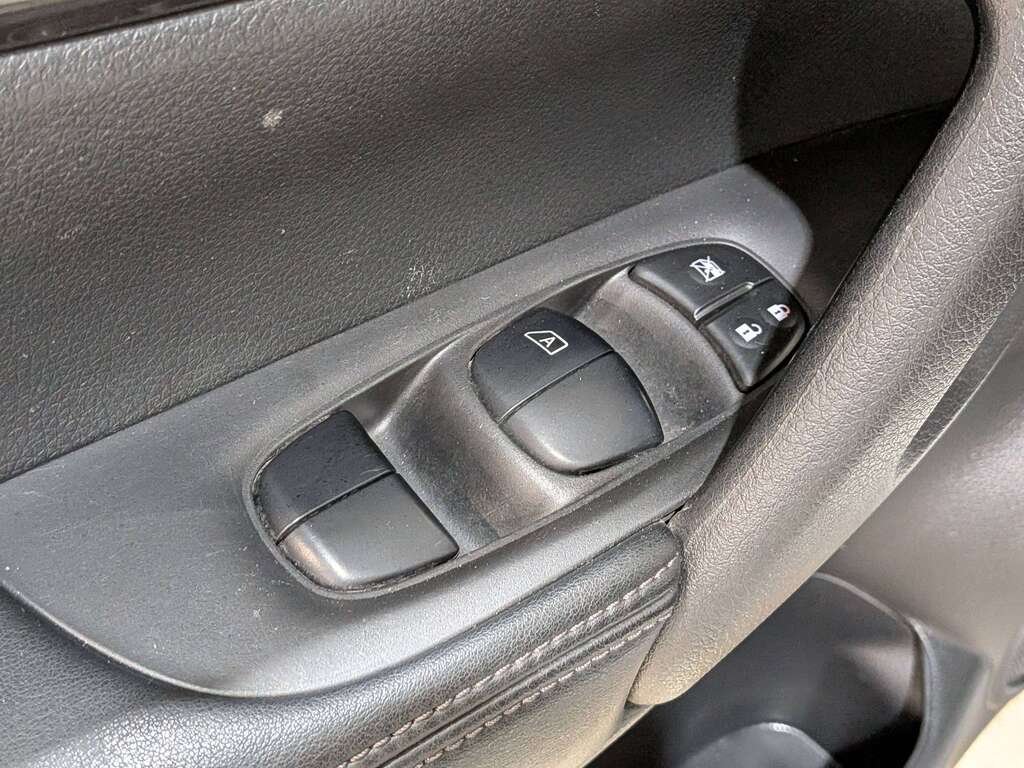 2019 Nissan Rogue AWD SV White Val-David - photo #33