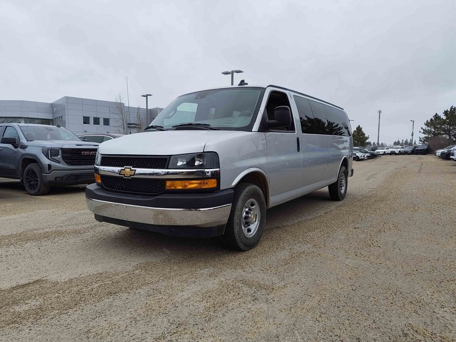 2025 Chevrolet Express 3500 Passenger 2025 Grey