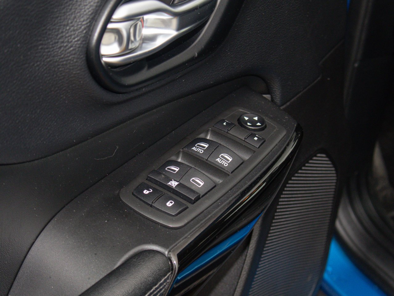 2022 Jeep Cherokee Altitude 4x4 Blue Sherwood Park - photo #19