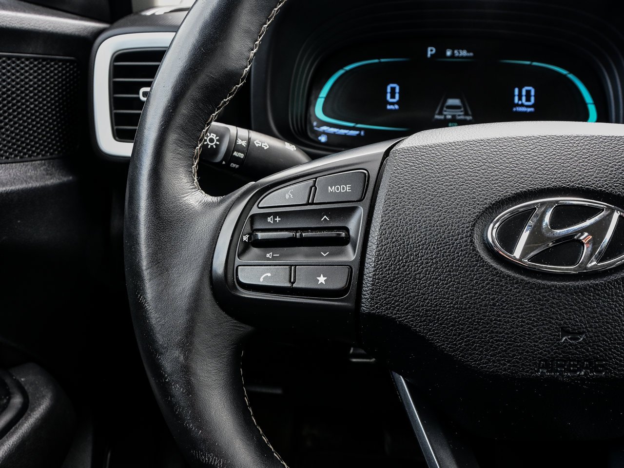 2025 Hyundai Venue Ultimate IVT w/Black Interior Grey Sherwood Park - photo #20