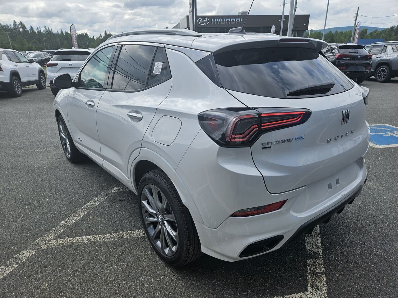 Buick Encore GX Avenir 4 portes TI 2026 Blanc givré, triple couche Thetford Mines - photo #4