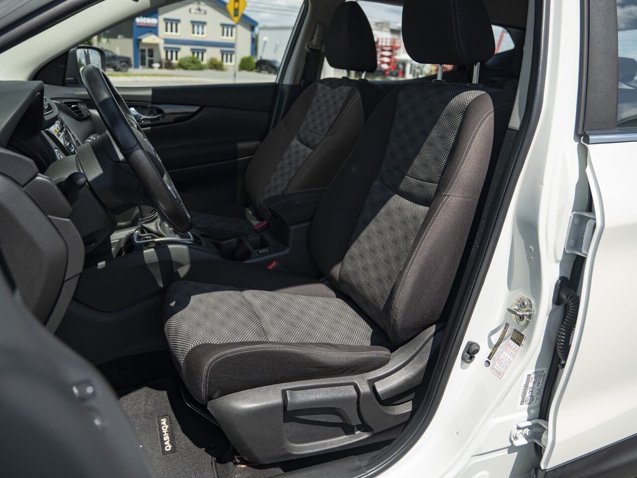 Nissan Qashqai U03087 | SV TI CVT 2018 Blanc Val-d'Or - photo #4