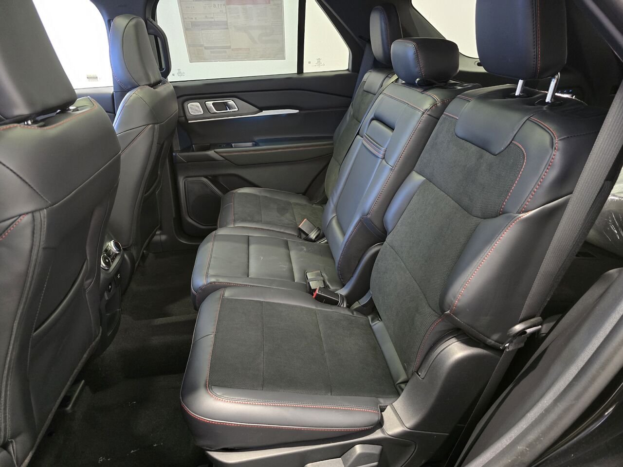 2026 Ford Explorer Agate Black Metallic Châteauguay - photo #6