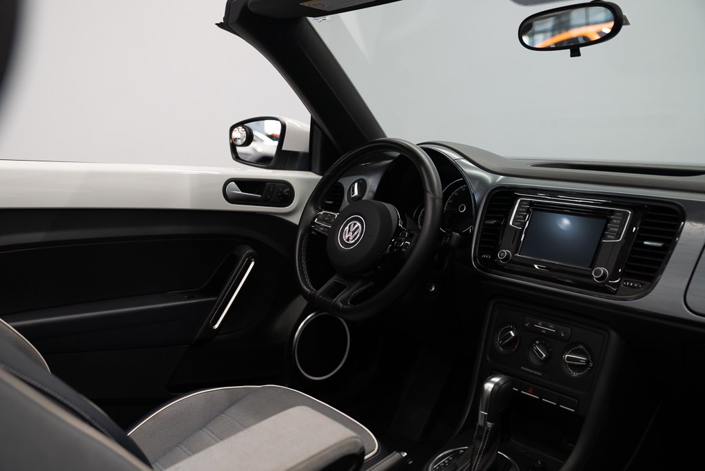 Volkswagen Beetle Trendline+ cabriolet 2 portes 2016 Blanc Kirkland - photo #20