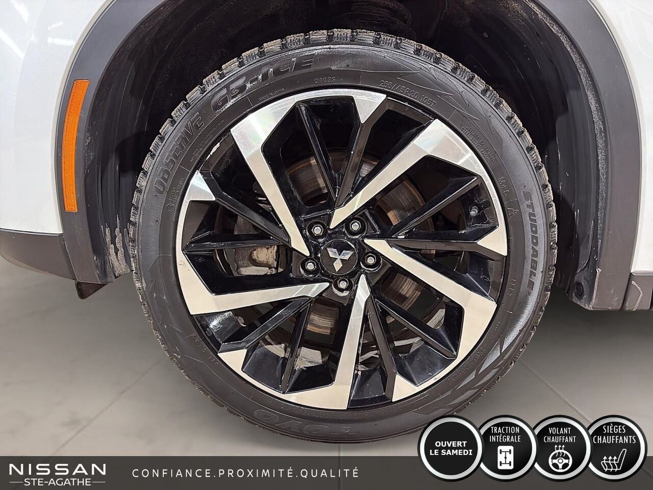 Mitsubishi Outlander 2023 Argent Saint-Jérôme - photo #6
