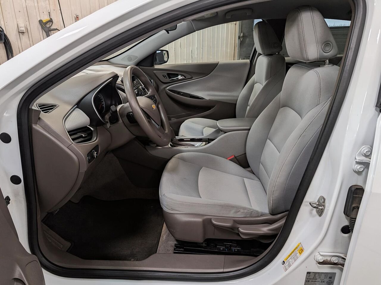 2017 Chevrolet Malibu L berline 4 portes avec 1VL Grey Saint-Hyacinthe - photo #13