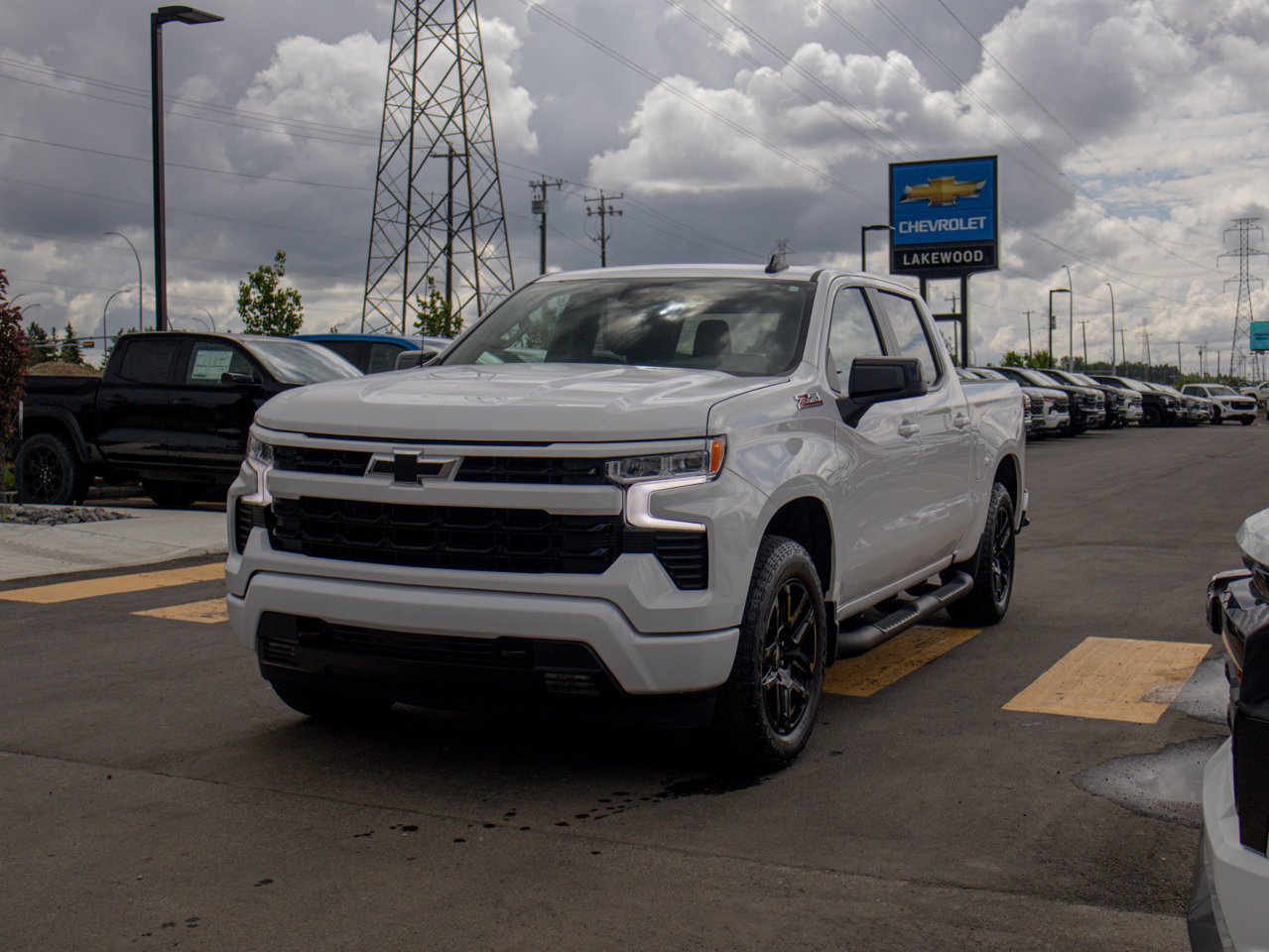 2024 Chevrolet Silverado 1500 4WD Crew Cab 147 RST White Sherwood Park - photo #3
