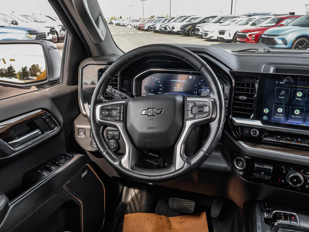 2022 Chevrolet Silverado 1500 4WD Crew Cab 147 LT Trail Boss White Sherwood Park - photo #17