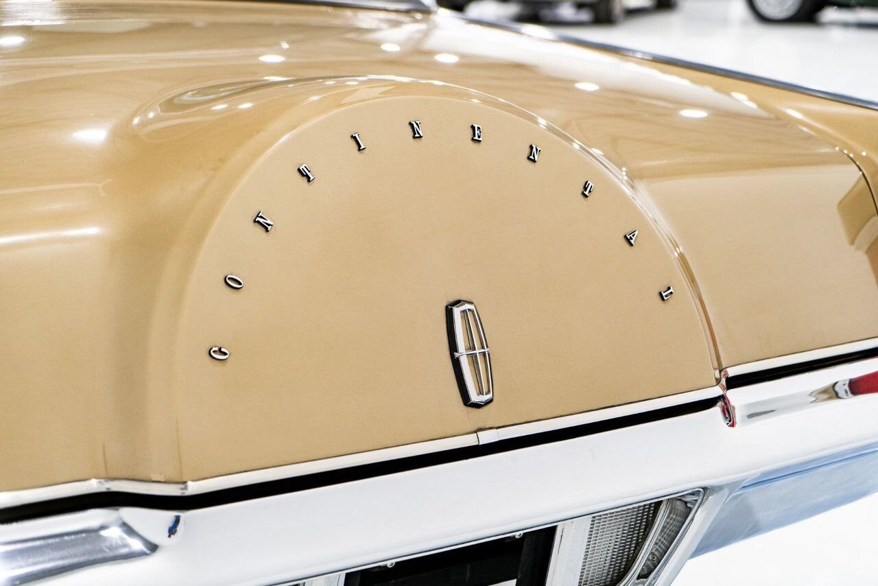 1969 Lincoln Continental Only 687 miles from new. Unrestored example **PRICE IN USD** Gold Montreal - photo #36