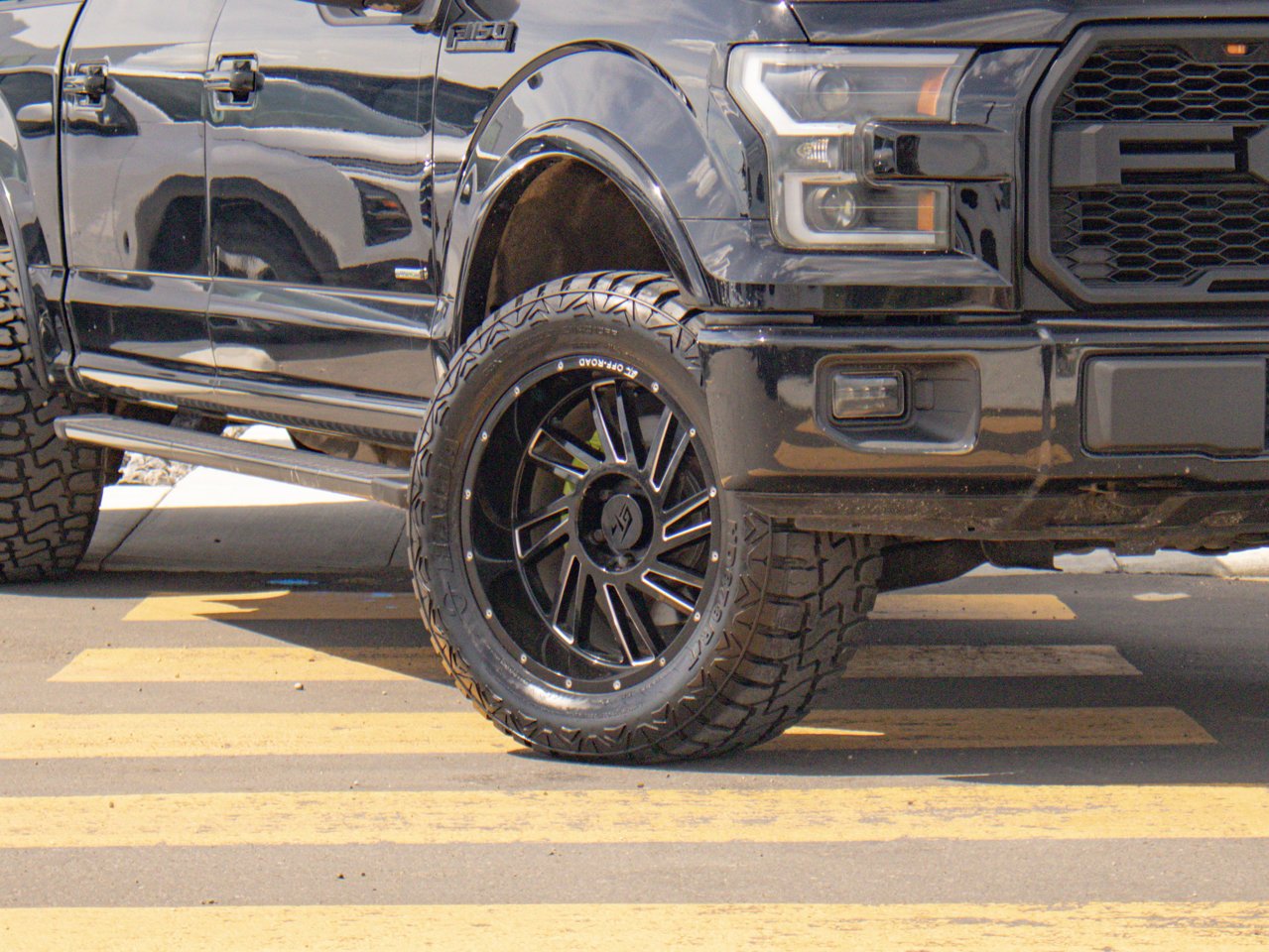 2016 Ford F-150 4WD SuperCrew 145 XLT Black Sherwood Park - photo #5