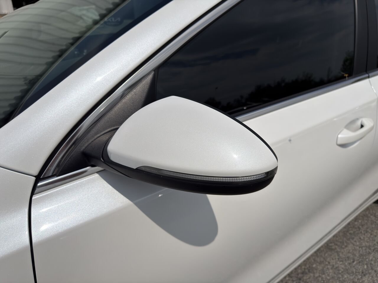 2024 Kia Forte White Thetford Mines - photo #8