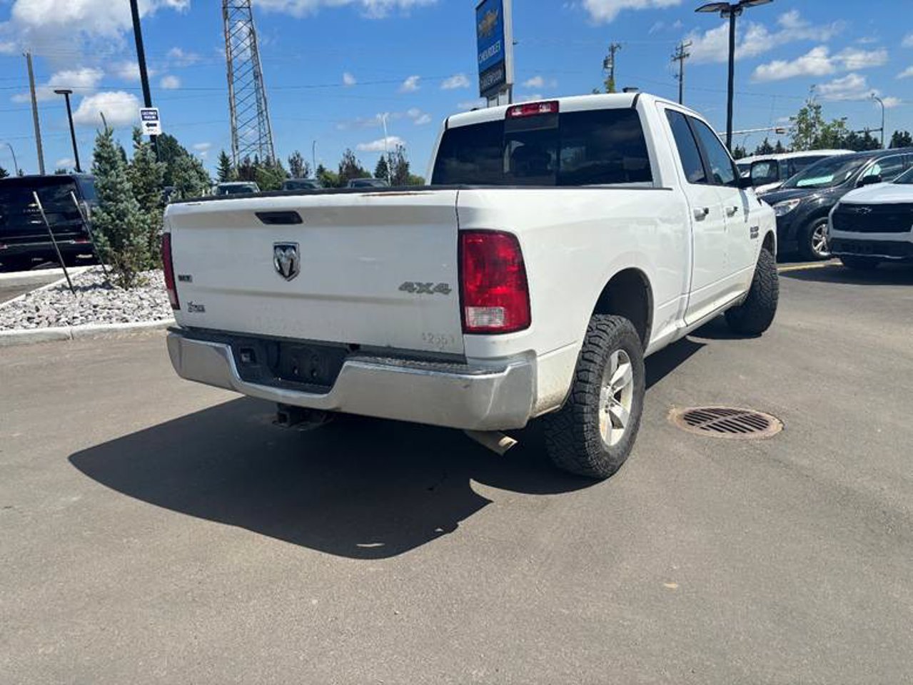 2018 Ram 1500 SLT 4x4 Quad Cab 6'4 Box White Sherwood Park - photo #4