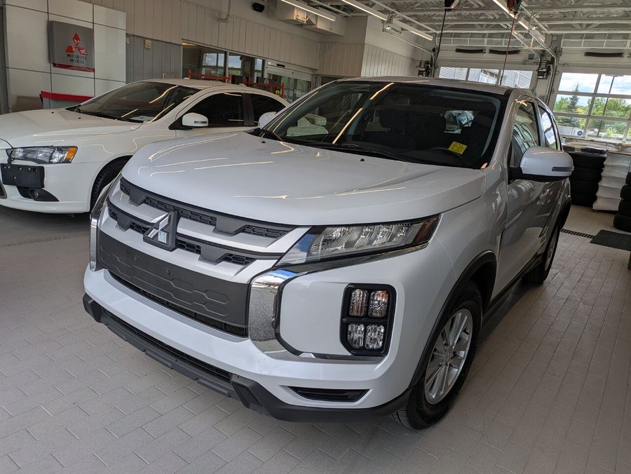 2024 Mitsubishi RVR SE AWC White