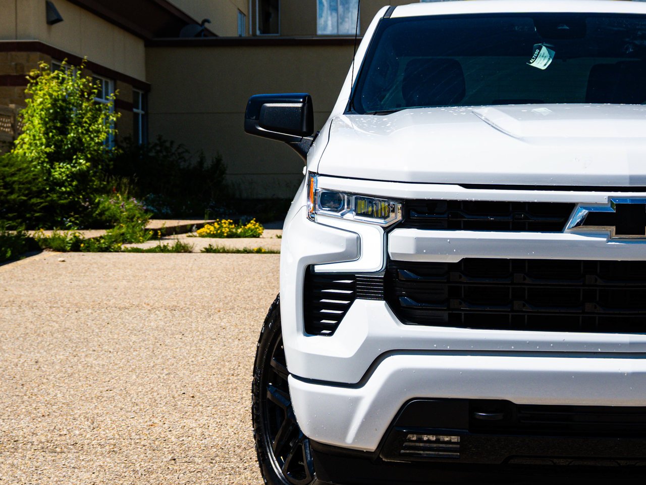 2023 Chevrolet Silverado 1500 4WD Crew Cab 147 RST White Sherwood Park - photo #5