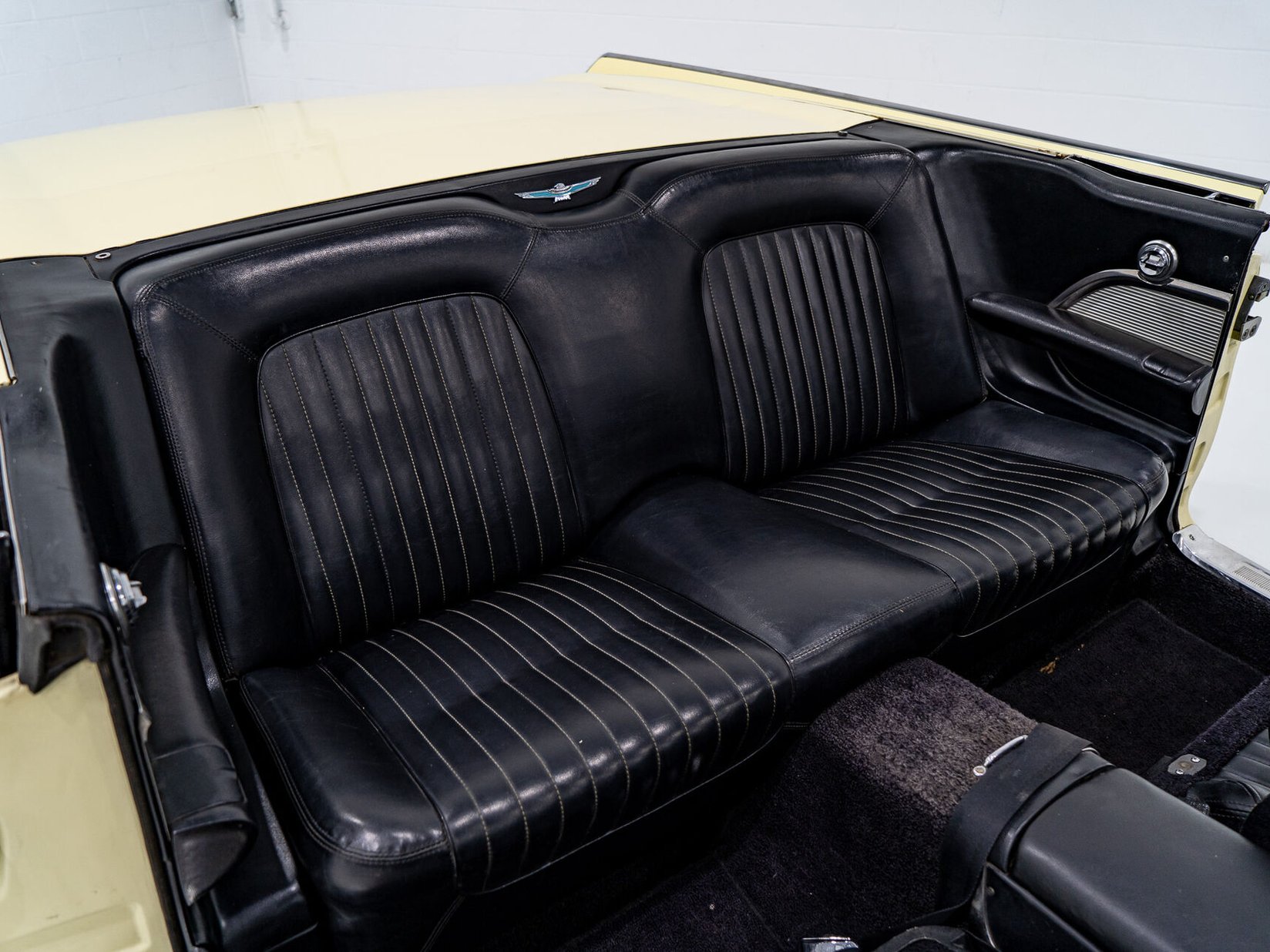 Ford Thunderbird Beautifully Presented From Older Restoration with original bill of sale 1962 Jaune Montréal - photo #81